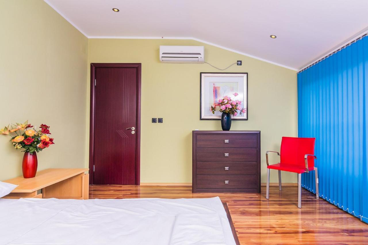 Villa Sea-N-Sun, 7 Bedrooms & Pool, Nearby Portonovi Marina. Thenovici Ngoại thất bức ảnh