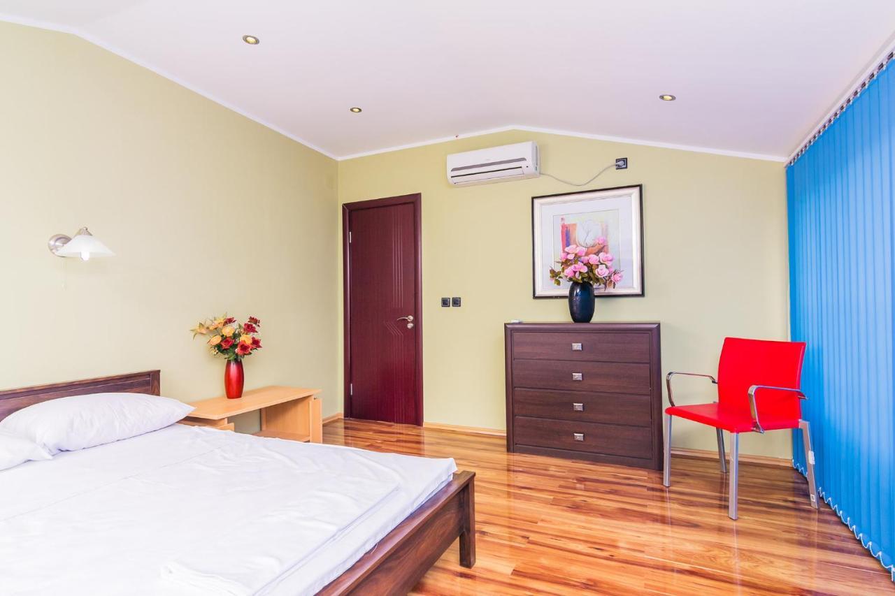 Villa Sea-N-Sun, 7 Bedrooms & Pool, Nearby Portonovi Marina. Thenovici Ngoại thất bức ảnh